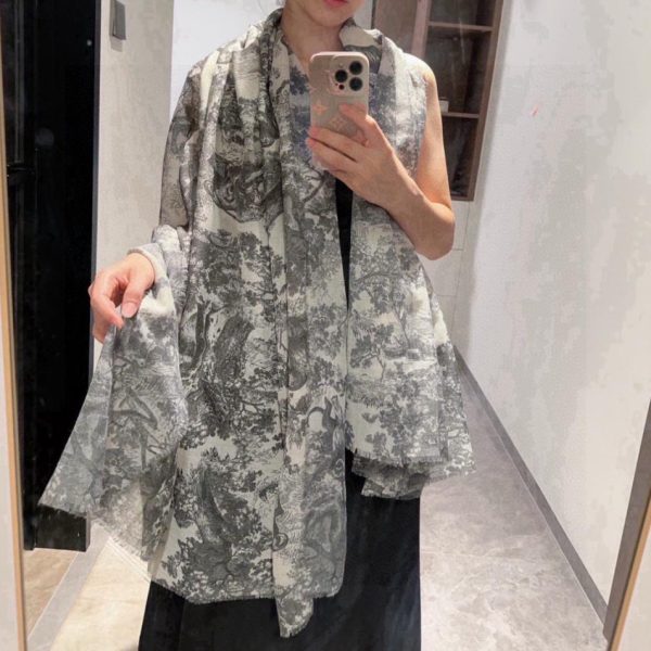 repliche,replica,perfette,siti di,affidabili,migliori siti,dove comprare,1:1,scarpe da ginnastica Nuova sciarpa/scialle in cashmere e seta con stampa animalier Jungle di Dior (B09SO)