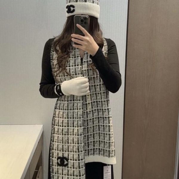 repliche,replica,perfette,siti di,affidabili,migliori siti,dove comprare,1:1,scarpe da ginnastica Completo Chanel tre pezzi, 100% puro cashmere (Y0NZW)