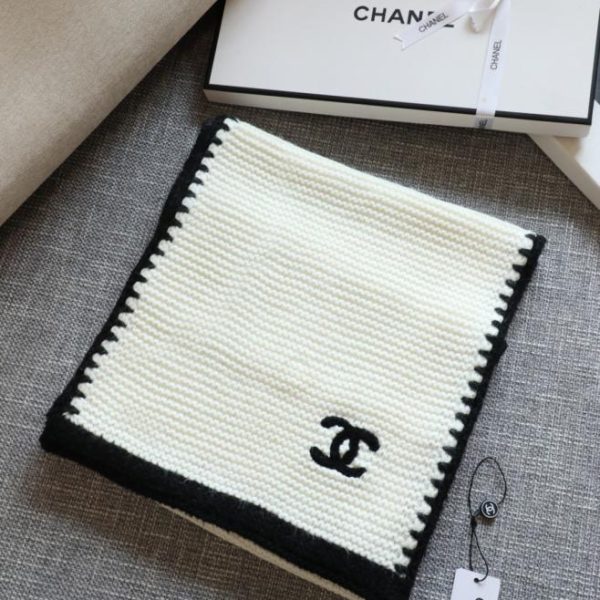 repliche,replica,perfette,siti di,affidabili,migliori siti,dove comprare,1:1,scarpe da ginnastica Sciarpa Chanel lavorata a maglia con bordo a spazzolino da denti nella classica combinazione di colori bicolore bianco e nero (J3RON)