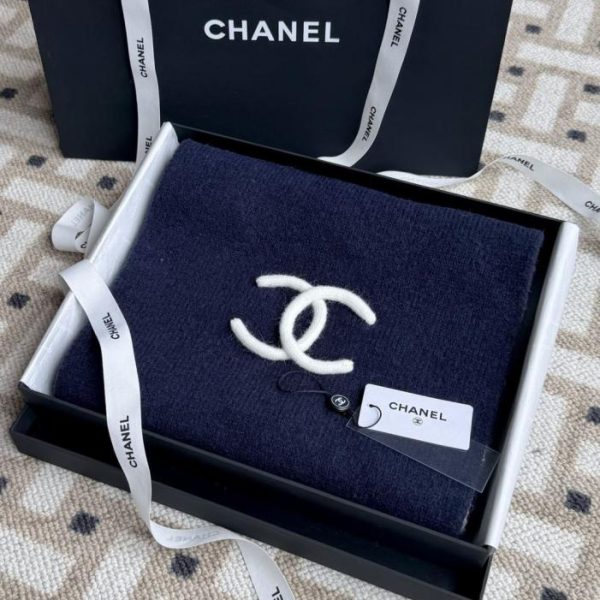 repliche,replica,perfette,siti di,affidabili,migliori siti,dove comprare,1:1,scarpe da ginnastica Sciarpa reversibile trapuntata con ananas Chanel (7CE71)