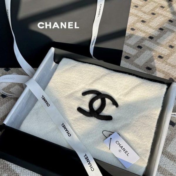 repliche,replica,perfette,siti di,affidabili,migliori siti,dove comprare,1:1,scarpe da ginnastica Sciarpa reversibile trapuntata con ananas Chanel (H0N8M)