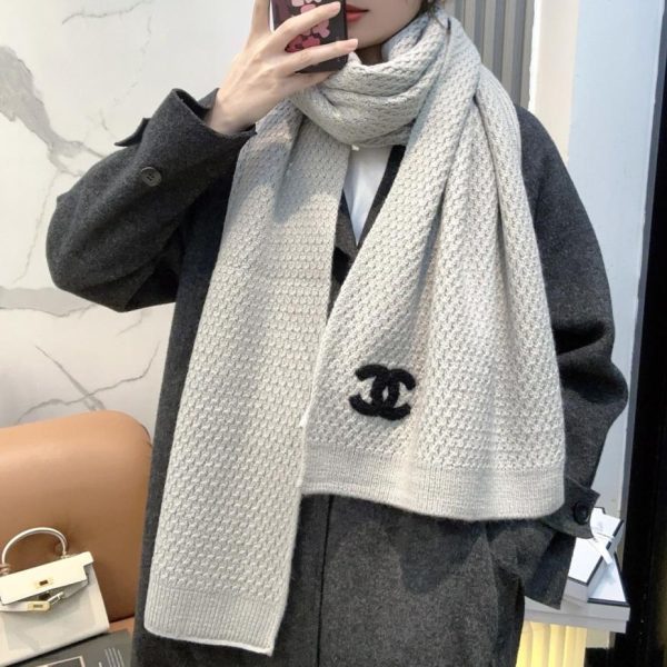 repliche,replica,perfette,siti di,affidabili,migliori siti,dove comprare,1:1,scarpe da ginnastica L’ultima collezione di sciarpe intrecciate di CHANEL (44F3C)
