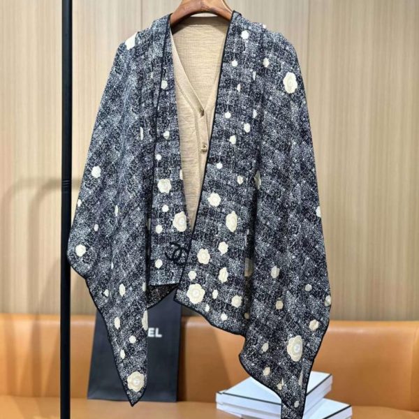 Novità Chanel autunno/inverno: Tweed e Camelia - Sciarpa bifacciale tono su tono (9YSQV)