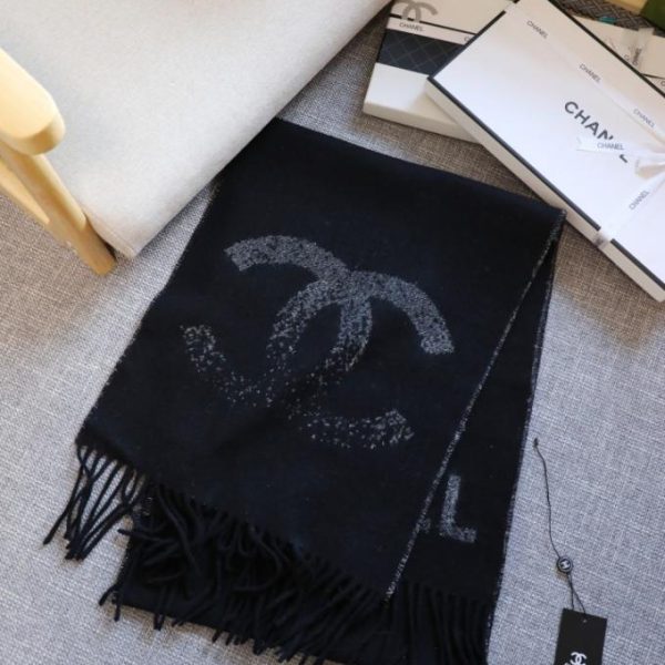 repliche,replica,perfette,siti di,affidabili,migliori siti,dove comprare,1:1,scarpe da ginnastica L’ultimo modello di logo sfumato jacquard di Chanel con filo dorato, realizzato in tessuto 100% cashmere (BHI3C).