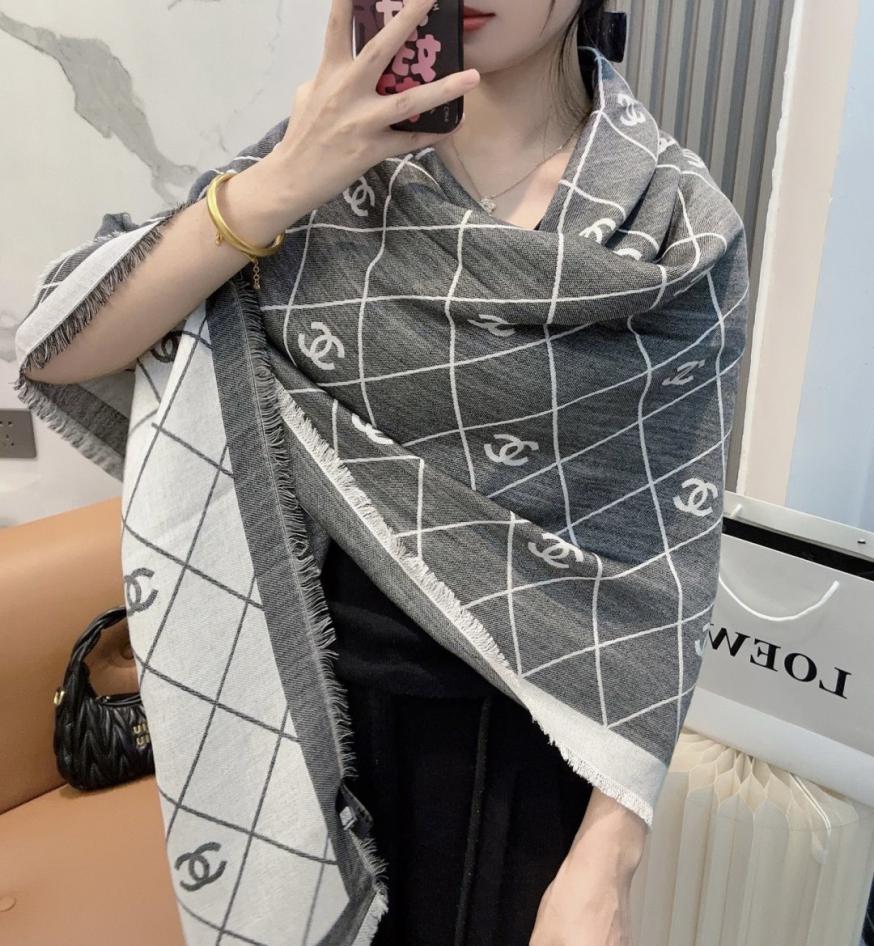 repliche,replica,perfette,siti di,affidabili,migliori siti,dove comprare,1:1,scarpe da ginnastica L’ultimo foulard quadrato in velluto di Chanel presenta un classico motivo a camelia e un elegante stile Coco. repliche,replica,perfette,siti di,affidabili,migliori siti,dove comprare,1:1,scarpe da ginnastica L’ultimo foulard quadrato in velluto di Chanel presenta un classico motivo a camelia e un elegante stile Coco.