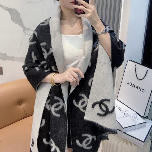 repliche,replica,perfette,siti di,affidabili,migliori siti,dove comprare,1:1,scarpe da ginnastica La nuova sciarpa/scialle double face in cashmere di Chanel (EDRRL)