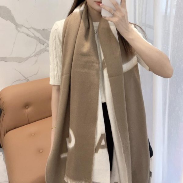repliche,replica,perfette,siti di,affidabili,migliori siti,dove comprare,1:1,scarpe da ginnastica Scialle classico in cashmere Chanel (EE6BN)