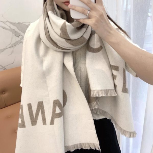 repliche,replica,perfette,siti di,affidabili,migliori siti,dove comprare,1:1,scarpe da ginnastica Il nuovo scialle in cashmere color-block di Chanel (GGUY0)