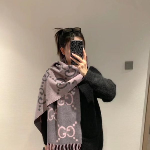 repliche,replica,perfette,siti di,affidabili,migliori siti,dove comprare,1:1,scarpe da ginnastica L’ultima classica sciarpa con nappa jacquard a doppia G di GUCCI (XWBG9)