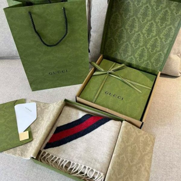 repliche,replica,perfette,siti di,affidabili,migliori siti,dove comprare,1:1,scarpe da ginnastica GUCCI Nuova sciarpa lunga unisex, bianco sporco, jacquard con doppia G (3OQ75)