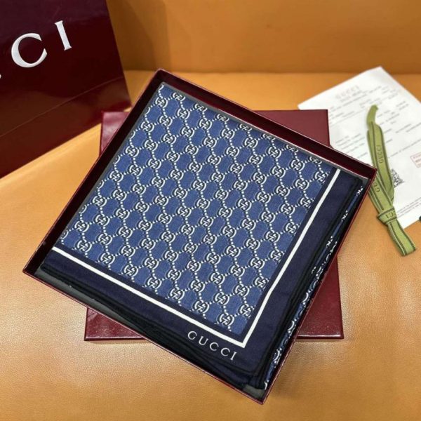 repliche,replica,perfette,siti di,affidabili,migliori siti,dove comprare,1:1,scarpe da ginnastica Scialle classico Gucci con logo GG, sciarpa reversibile (33NUB)