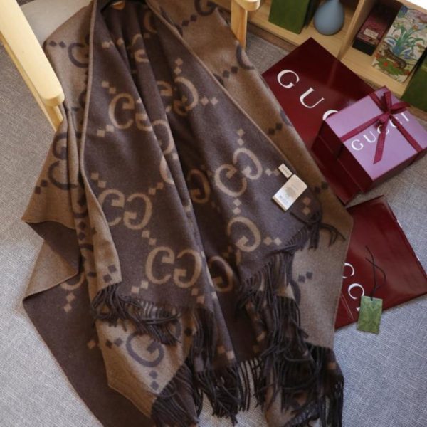 repliche,replica,perfette,siti di,affidabili,migliori siti,dove comprare,1:1,scarpe da ginnastica Mantella GUCCI double face con motivo G grande, realizzata in tessuto di cashmere a doppio strato (NJSGG).