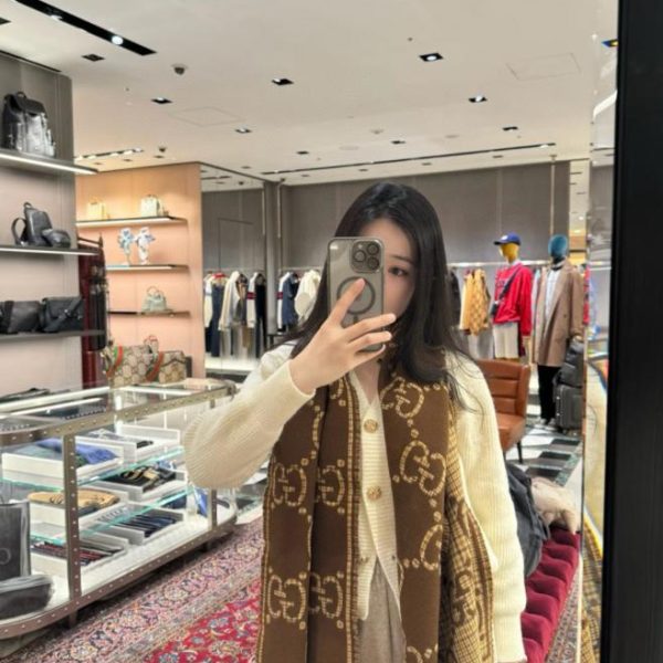 repliche,replica,perfette,siti di,affidabili,migliori siti,dove comprare,1:1,scarpe da ginnastica Sciarpa in lana e seta con lettere in stile Gucci (KDDQ2)