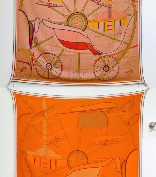 RHMS 93 Hermès "Little Carriage" (OO5XE) bifacciale, colori a contrasto, cashmere e seta