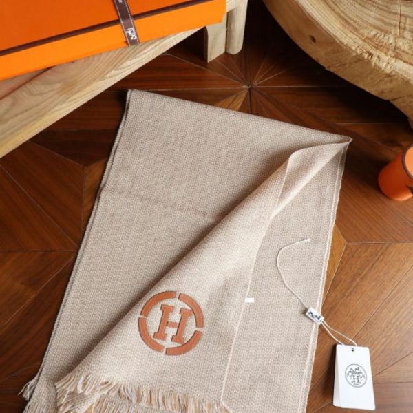 repliche,replica,perfette,siti di,affidabili,migliori siti,dove comprare,1:1,scarpe da ginnastica Sciarpa da uomo Hermes con trama a pois ed etichetta in pelle ricamata, tessuto 100% lana cashmere (6T1K9).