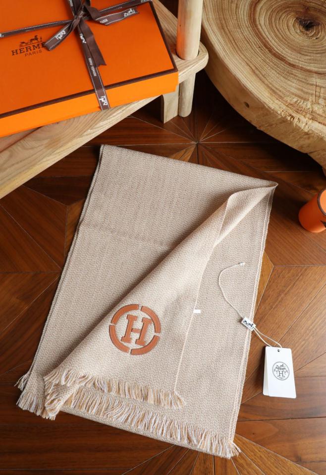 repliche,replica,perfette,siti di,affidabili,migliori siti,dove comprare,1:1,scarpe da ginnastica Sciarpa da uomo Hermes con trama a pois ed etichetta in pelle ricamata, tessuto 100% lana cashmere (6T1K9). repliche,replica,perfette,siti di,affidabili,migliori siti,dove comprare,1:1,scarpe da ginnastica Sciarpa da uomo Hermes con trama a pois ed etichetta in pelle ricamata, tessuto 100% lana cashmere (6T1K9).