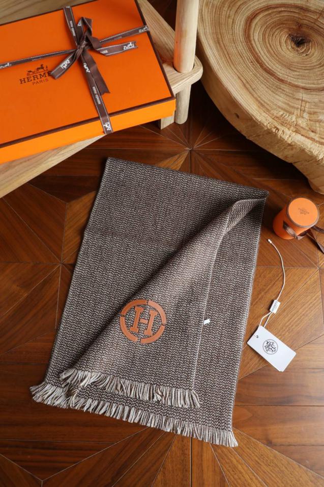 repliche,replica,perfette,siti di,affidabili,migliori siti,dove comprare,1:1,scarpe da ginnastica Sciarpa da uomo Hermes con trama a pois ed etichetta in pelle ricamata, tessuto 100% lana cashmere (MZM20). repliche,replica,perfette,siti di,affidabili,migliori siti,dove comprare,1:1,scarpe da ginnastica Sciarpa da uomo Hermes con trama a pois ed etichetta in pelle ricamata, tessuto 100% lana cashmere (MZM20).