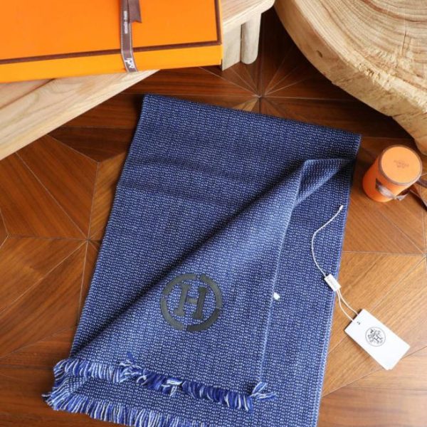 repliche,replica,perfette,siti di,affidabili,migliori siti,dove comprare,1:1,scarpe da ginnastica Sciarpa da uomo Hermes con texture a pois ed etichetta in pelle ricamata, tessuto 100% cashmere (VQ6XU)