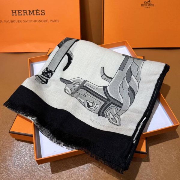 repliche,replica,perfette,siti di,affidabili,migliori siti,dove comprare,1:1,scarpe da ginnastica Sciarpa rettangolare reversibile “KATSOUNA” di Hermes, dello stesso colore (IEHMF)