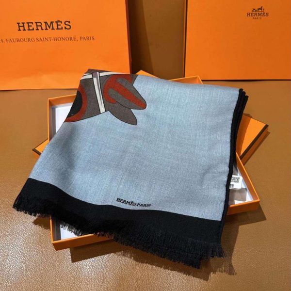 repliche,replica,perfette,siti di,affidabili,migliori siti,dove comprare,1:1,scarpe da ginnastica Sciarpa lunga in velluto Hermes, reversibile, di alta qualità, colore tono su tono (X6T3H)