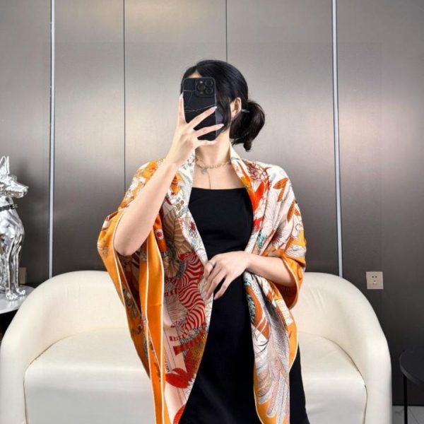 repliche,replica,perfette,siti di,affidabili,migliori siti,dove comprare,1:1,scarpe da ginnastica Fazzoletto Hermès in seta e cashmere di alta qualità, reversibile, dello stesso colore (CN8GR)