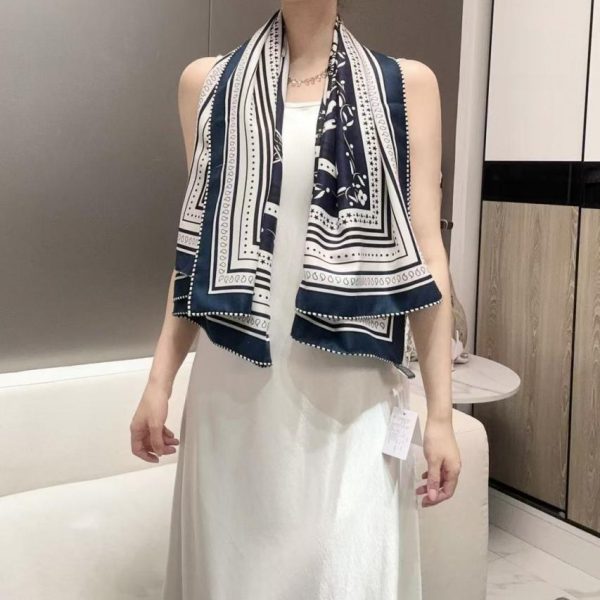 repliche,replica,perfette,siti di,affidabili,migliori siti,dove comprare,1:1,scarpe da ginnastica Sciarpa quadrata reversibile in seta e lana Hermès Amazonian Celebration, scialle in misto cashmere e seta con bordo arrotolato a mano (YT57N)