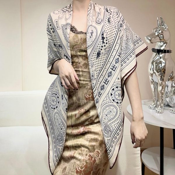 repliche,replica,perfette,siti di,affidabili,migliori siti,dove comprare,1:1,scarpe da ginnastica [Reversibile, stesso colore, seta e lana] Fazzoletto da taschino Hermès New Cashmere a forma di cuore con cavallo (1R1FH)