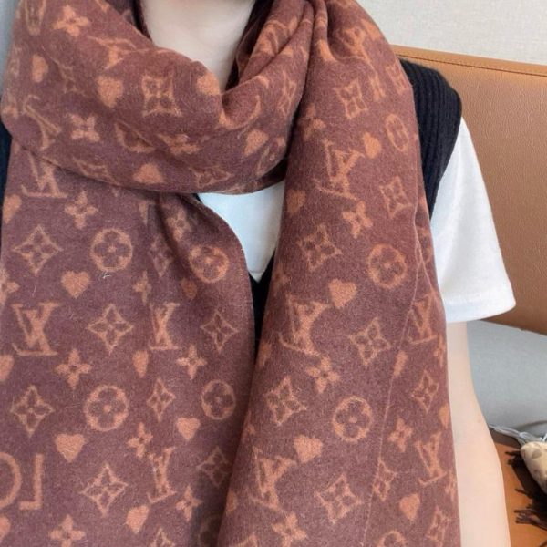 repliche,replica,perfette,siti di,affidabili,migliori siti,dove comprare,1:1,scarpe da ginnastica Sciarpa in cashmere LV in edizione limitata con piccolo logo classico e motivo a cuore intero (F2AIL)