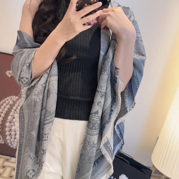 repliche,replica,perfette,siti di,affidabili,migliori siti,dove comprare,1:1,scarpe da ginnastica Scialle in lana Royal Louis Vuitton Malles Merveilleuses blu denim (LS2LZ)