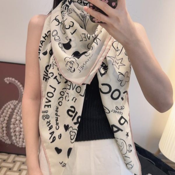 repliche,replica,perfette,siti di,affidabili,migliori siti,dove comprare,1:1,scarpe da ginnastica Classic Camellia Elegance Coco Style, l’ultimo foulard quadrato in velluto di Chanel (99IU4)