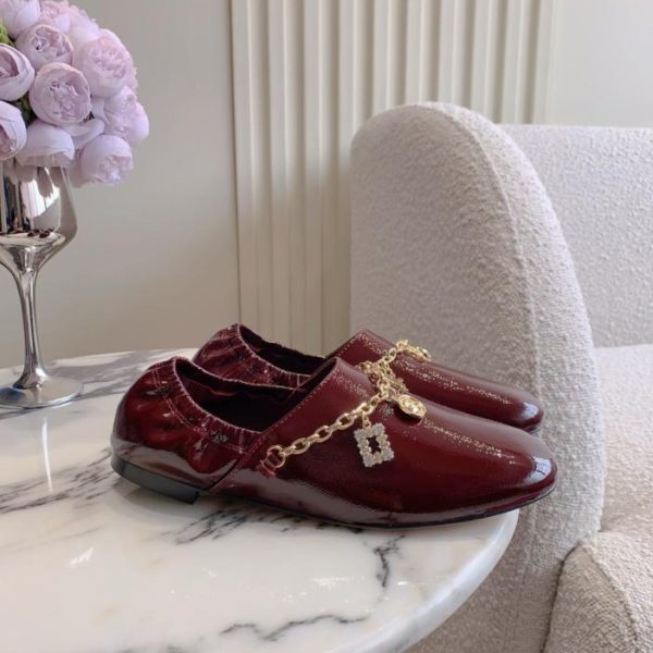 Roger Vivie New Crystal Pendant Flats (3 (RUB6B))