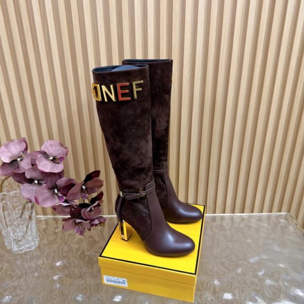 repliche,replica,perfette,siti di,affidabili,migliori siti,dove comprare,1:1,scarpe da ginnastica Nuovi stivali con tacco spesso e cut-out FENDI (CL726) dalla passerella della boutique.