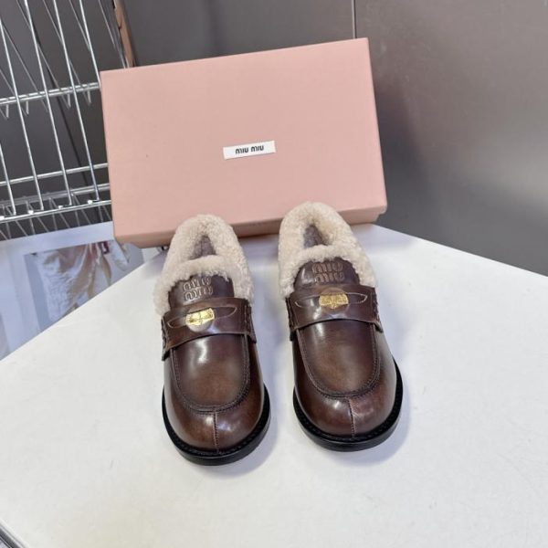 Gli ultimi mocassini con monete autunno/inverno di MIUMIU, scarpe pelose (SX83X)