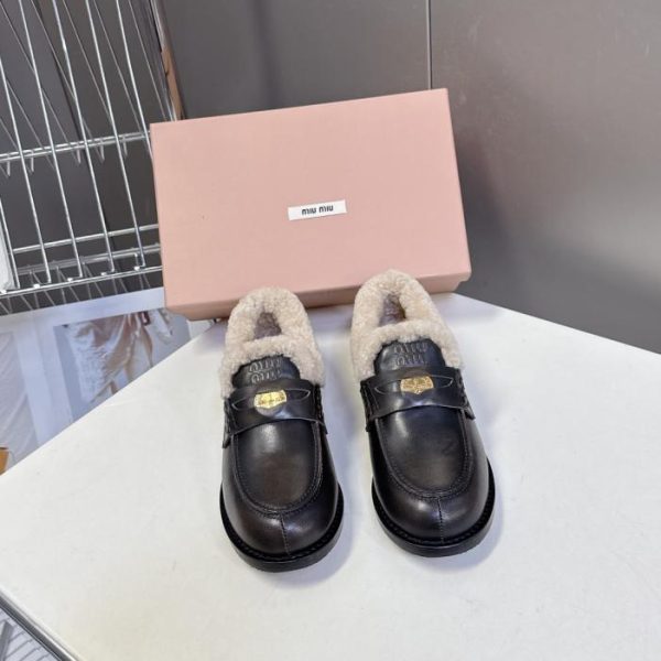 repliche,replica,perfette,siti di,affidabili,migliori siti,dove comprare,1:1,scarpe da ginnastica Mocassini con monete, nuovi arrivi autunno/inverno MIUMIU, scarpe pelose (WWBJR)