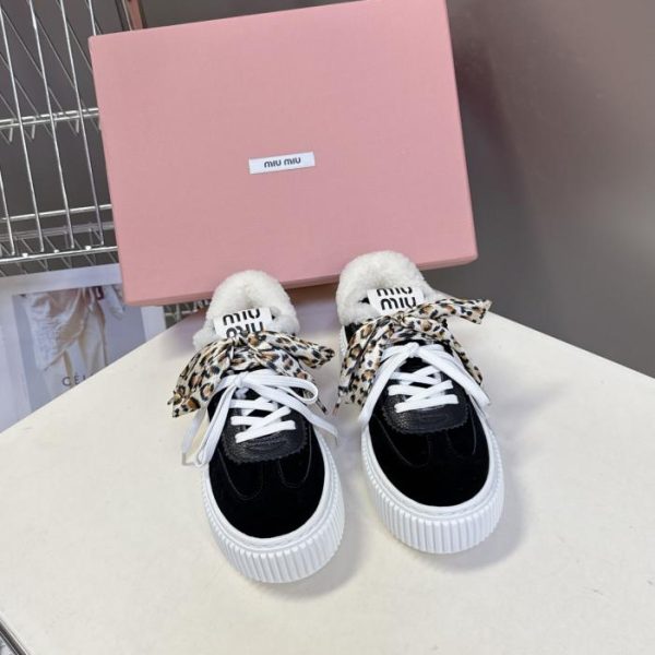 repliche,replica,perfette,siti di,affidabili,migliori siti,dove comprare,1:1,scarpe da ginnastica Collezione autunno/inverno MIUMIU: scarpe biscotto, scarpe con zeppa, scarpe pelose (XY5RK)