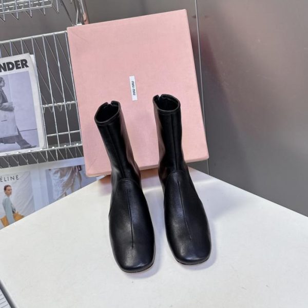 repliche,replica,perfette,siti di,affidabili,migliori siti,dove comprare,1:1,scarpe da ginnastica Gli ultimi stivaletti della sfilata autunno/inverno di MIUMIU (AGGAE)