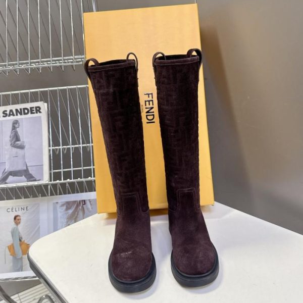repliche,replica,perfette,siti di,affidabili,migliori siti,dove comprare,1:1,scarpe da ginnastica La versione di punta della sfilata autunno/inverno di Fendi presentava gli stivali (0HFZ7).