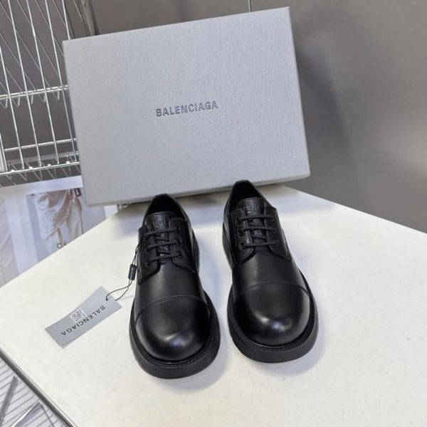 Gli ultimi stivali in pelle di BALENCIAGA, Dr. Martens (JWS81)
