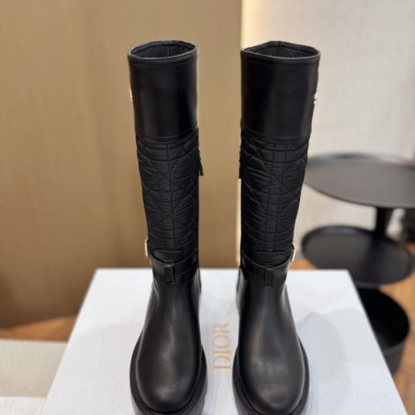 repliche,replica,perfette,siti di,affidabili,migliori siti,dove comprare,1:1,scarpe da ginnastica Tra gli elementi distintivi del design Dior rientrano gli stivali da equitazione brogue in stile britannico (HF3KZ).