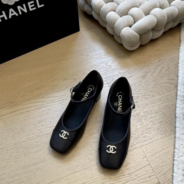 repliche,replica,perfette,siti di,affidabili,migliori siti,dove comprare,1:1,scarpe da ginnastica La nuova versione top di gamma delle Mary Jane con tacco grosso di Chanel (8S7D3)