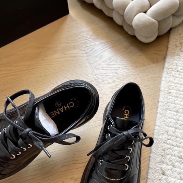 repliche,replica,perfette,siti di,affidabili,migliori siti,dove comprare,1:1,scarpe da ginnastica Le nuove sneakers bianche con plateau di Chanel, versione top di gamma (KY6HN)