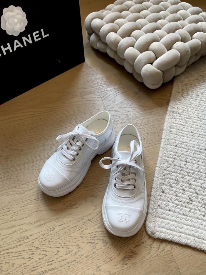 repliche,replica,perfette,siti di,affidabili,migliori siti,dove comprare,1:1,scarpe da ginnastica Le nuove sneakers bianche con plateau di Chanel, versione top di gamma (QM0DF) repliche,replica,perfette,siti di,affidabili,migliori siti,dove comprare,1:1,scarpe da ginnastica Le nuove sneakers bianche con plateau di Chanel, versione top di gamma (QM0DF)