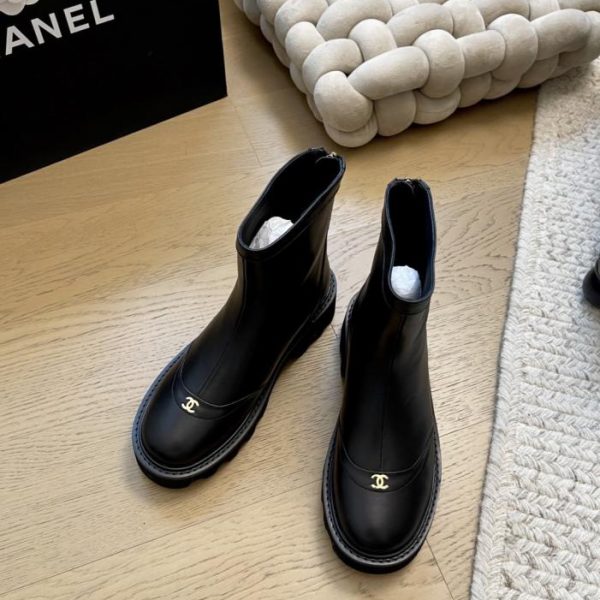 repliche,replica,perfette,siti di,affidabili,migliori siti,dove comprare,1:1,scarpe da ginnastica I nuovi stivaletti in camoscio di Chanel, versione top di gamma (ZST7S)