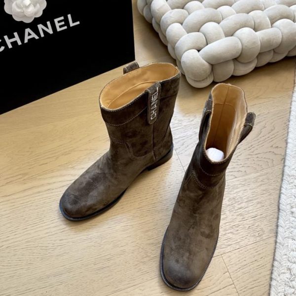repliche,replica,perfette,siti di,affidabili,migliori siti,dove comprare,1:1,scarpe da ginnastica I nuovi stivaletti da equitazione di Chanel, versione top di gamma (OLDIW)