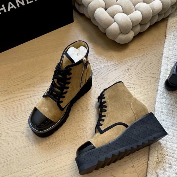 repliche,replica,perfette,siti di,affidabili,migliori siti,dove comprare,1:1,scarpe da ginnastica I nuovi stivaletti con plateau e lacci di Chanel, versione top di gamma (42EHH)