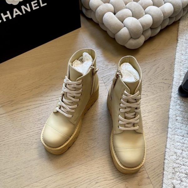 repliche,replica,perfette,siti di,affidabili,migliori siti,dove comprare,1:1,scarpe da ginnastica I nuovi stivaletti con plateau e lacci di Chanel, versione top di gamma (EJOYG)