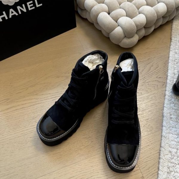 repliche,replica,perfette,siti di,affidabili,migliori siti,dove comprare,1:1,scarpe da ginnastica I nuovi stivaletti con plateau e lacci di Chanel, versione top di gamma (M2HZ9)