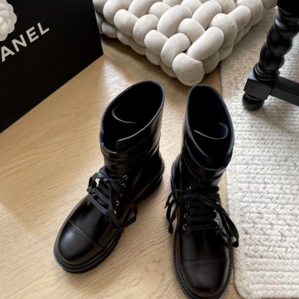 repliche,replica,perfette,siti di,affidabili,migliori siti,dove comprare,1:1,scarpe da ginnastica I nuovi stivali da equitazione con plateau di Chanel, versione top di gamma (32HGW)
