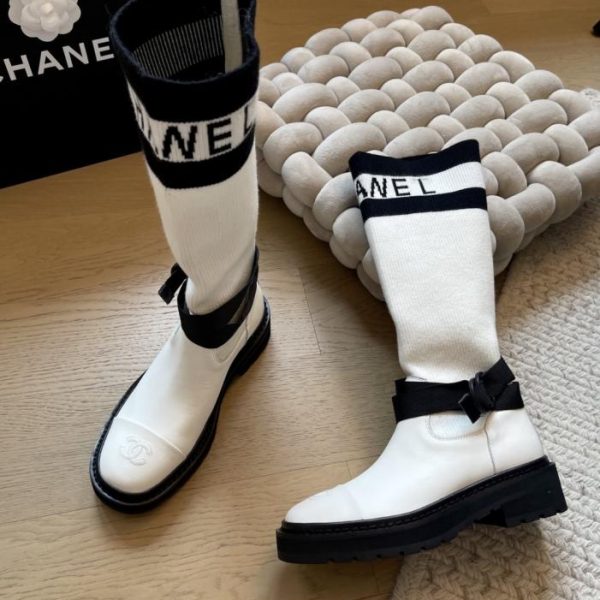 repliche,replica,perfette,siti di,affidabili,migliori siti,dove comprare,1:1,scarpe da ginnastica I nuovi stivali con plateau elasticizzati di Chanel, versione top di gamma (ZN1TI)