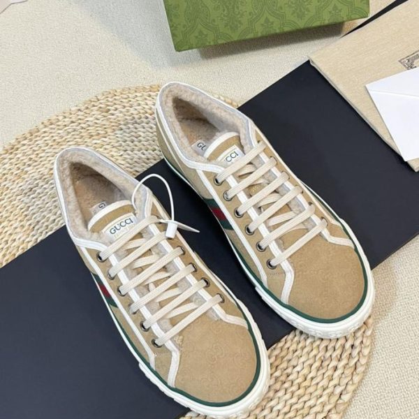 repliche,replica,perfette,siti di,affidabili,migliori siti,dove comprare,1:1,scarpe da ginnastica (Stile Doppia G in rilievo) GUCCI Tennis Winter versione aggiornata con chip di scansione, nuovo stile di vendita al dettaglio, scarpe casual calde e pelose con Doppia G in rilievo (XUFSZ)